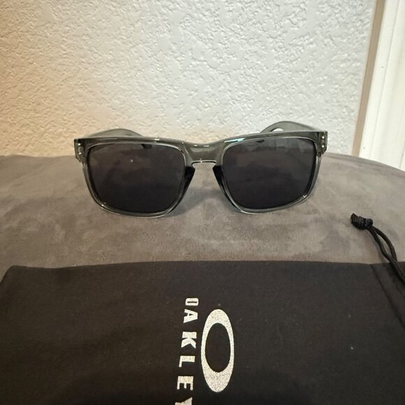 Oakley Sunglasses Holbrook Clear Frame 9102 - Picture 4 of 7